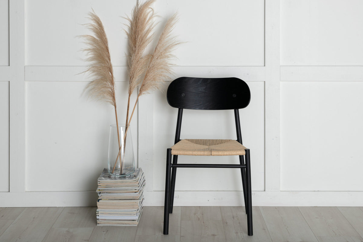 Polly Stuhl in Natur / Schwarz präsentiert im Onlineshop von KAQTU Design AG. Stuhl ist von Venture Home