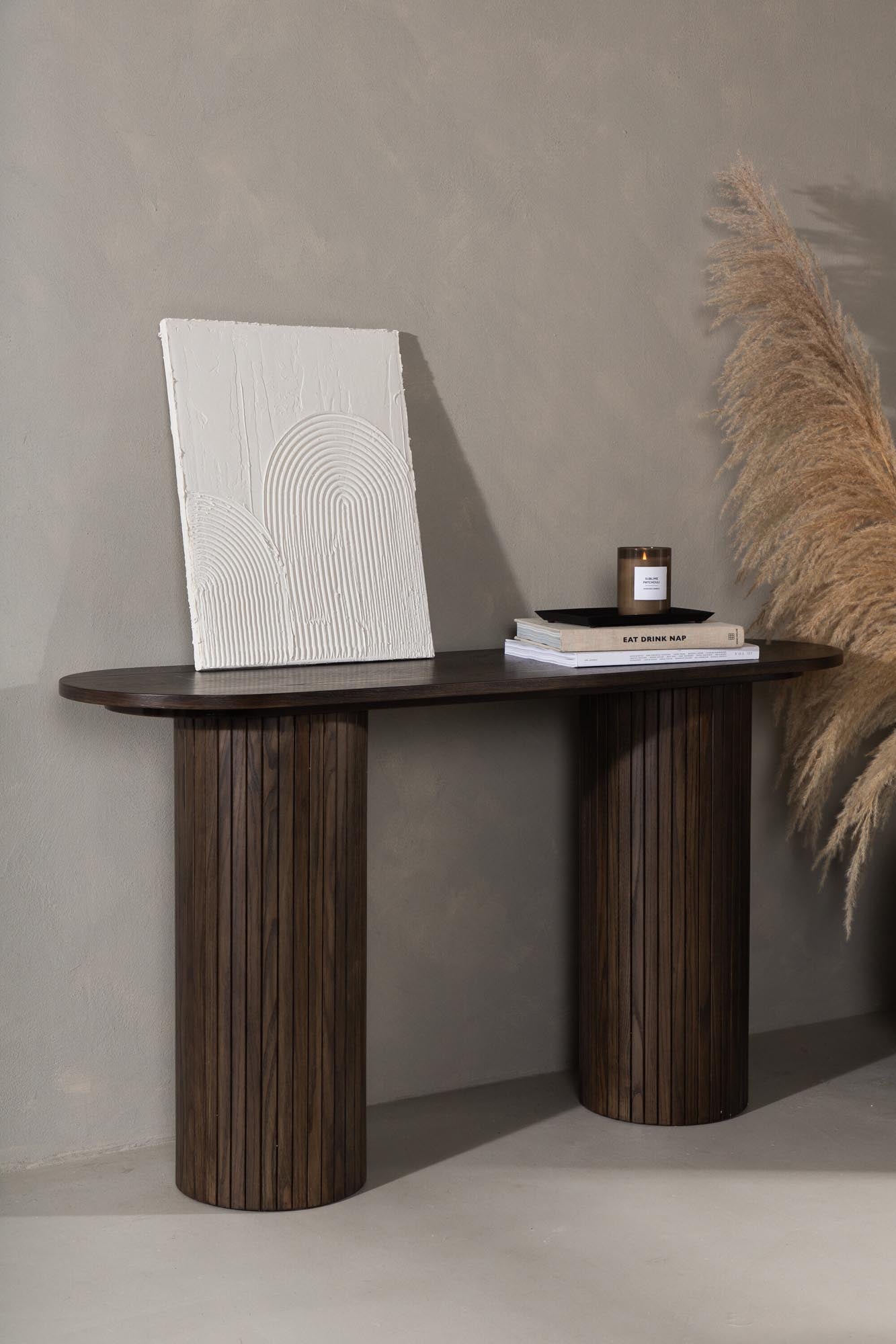 Stilvoller Bianca Konsolentisch von Venture Home in edlem Mocca-Ton.