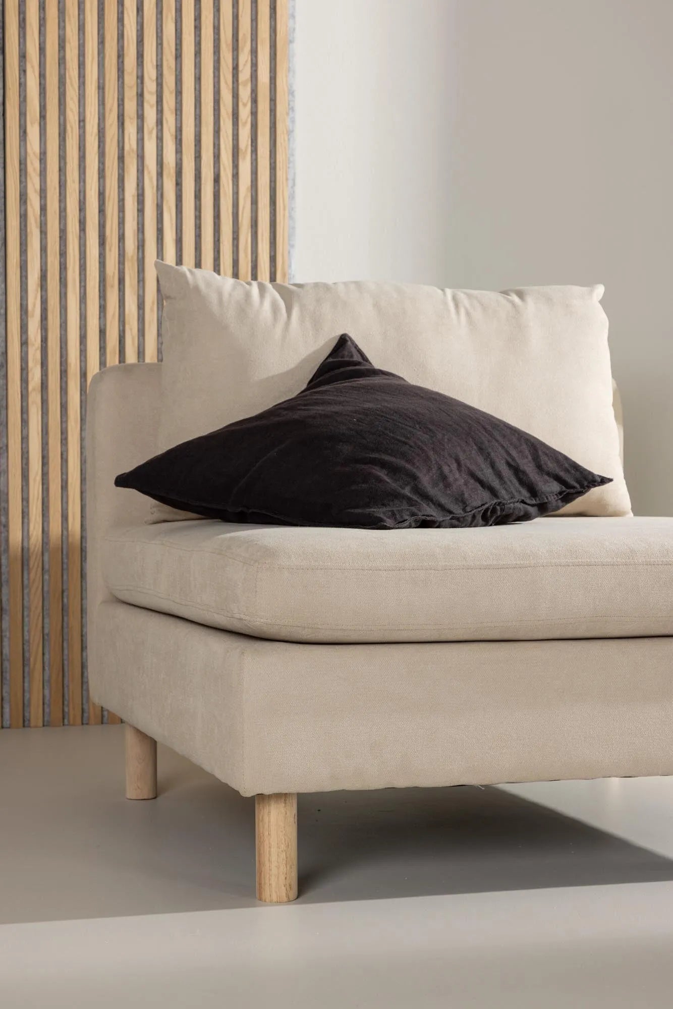 Zero Single Sofa: Modernes Design für stilvolle Entspannung.