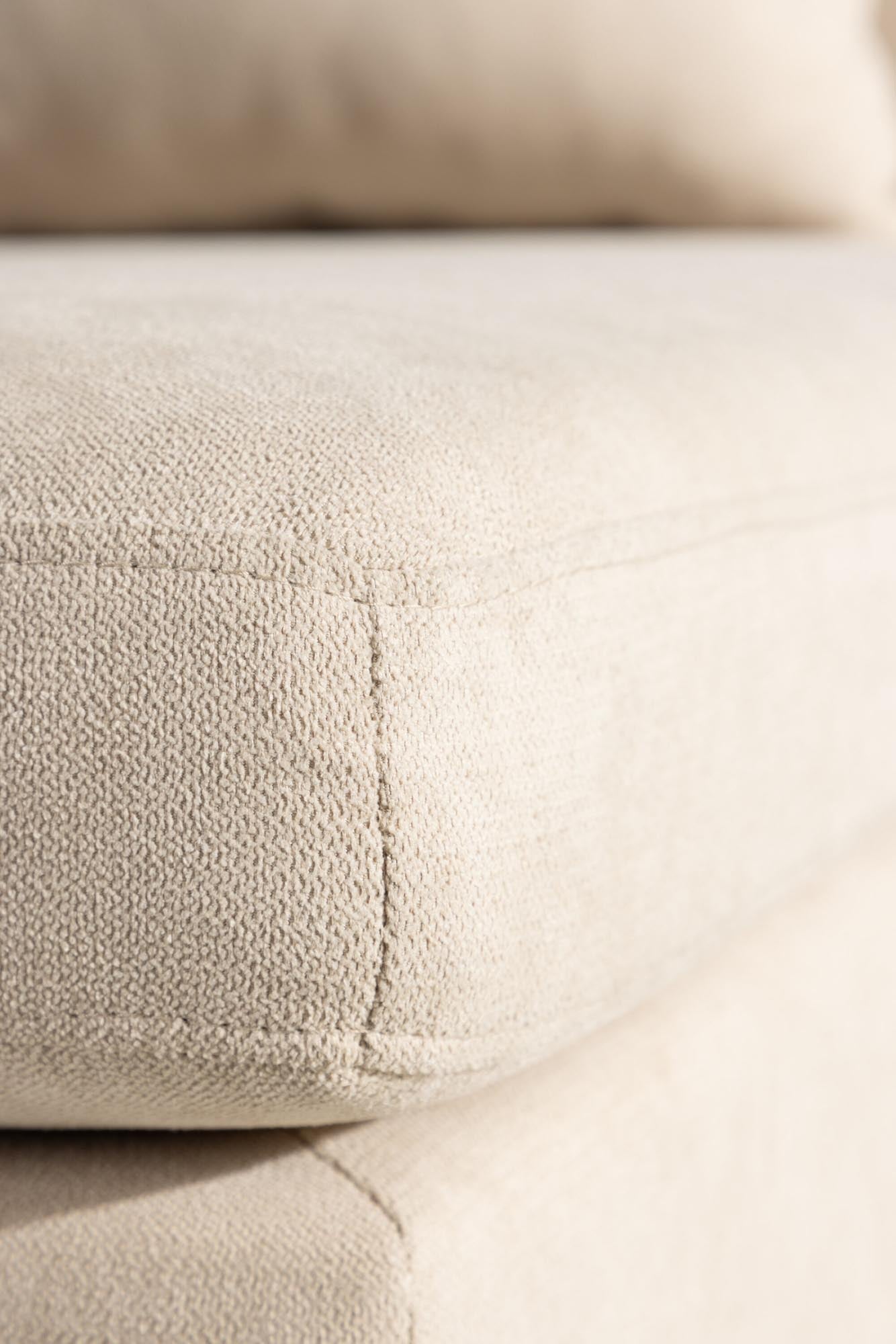 Zero Single Sofa: Zeitlose Eleganz trifft auf höchsten Sitzkomfort.