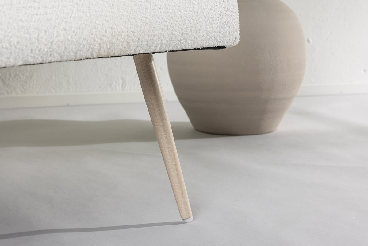 Bloom Sessel in Weiss präsentiert im Onlineshop von KAQTU Design AG. Sessel mit Armlehnen ist von Venture Home
