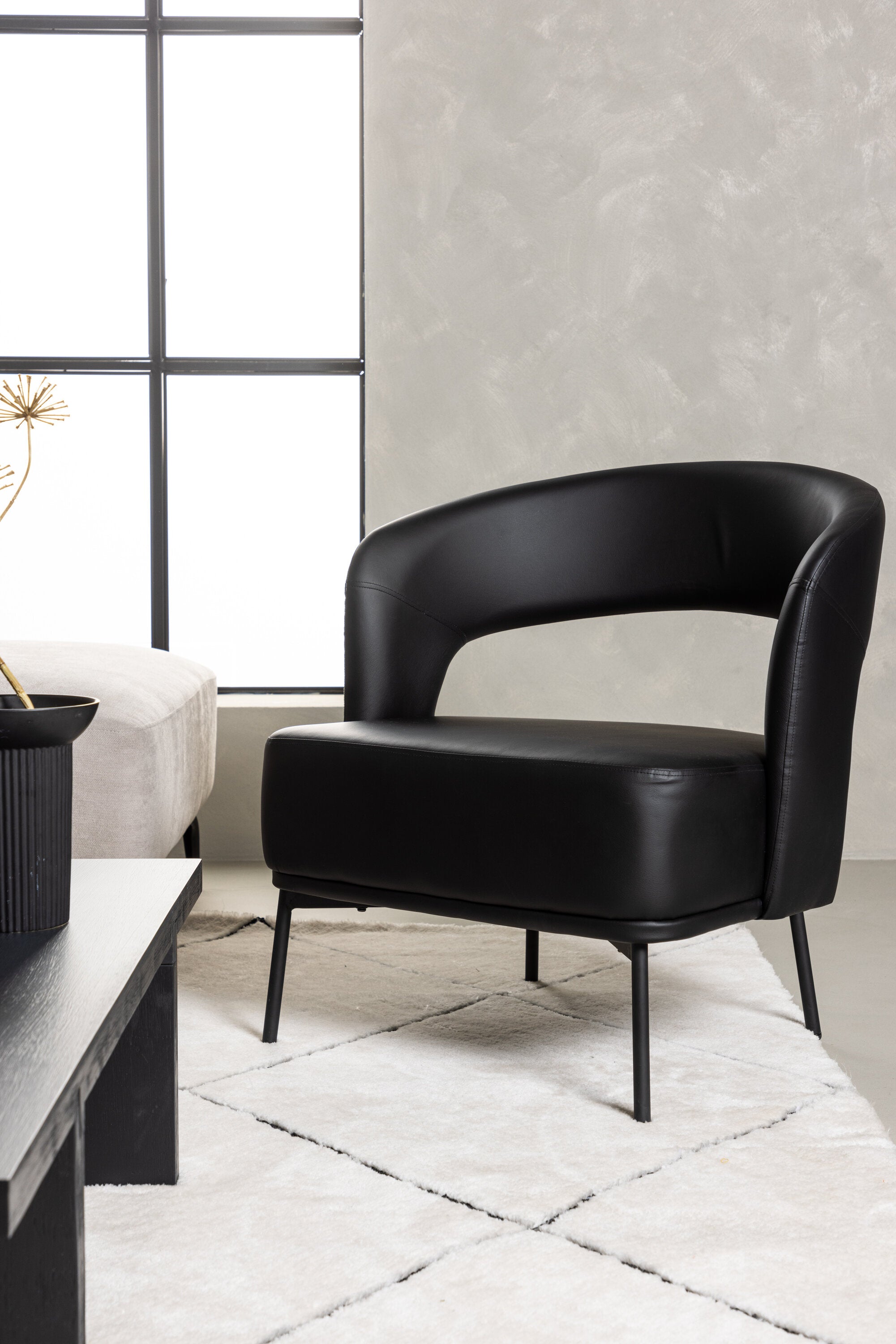 Mundo Sofa Sessel in Schwarz präsentiert im Onlineshop von KAQTU Design AG. Sessel mit Armlehnen ist von Venture Home