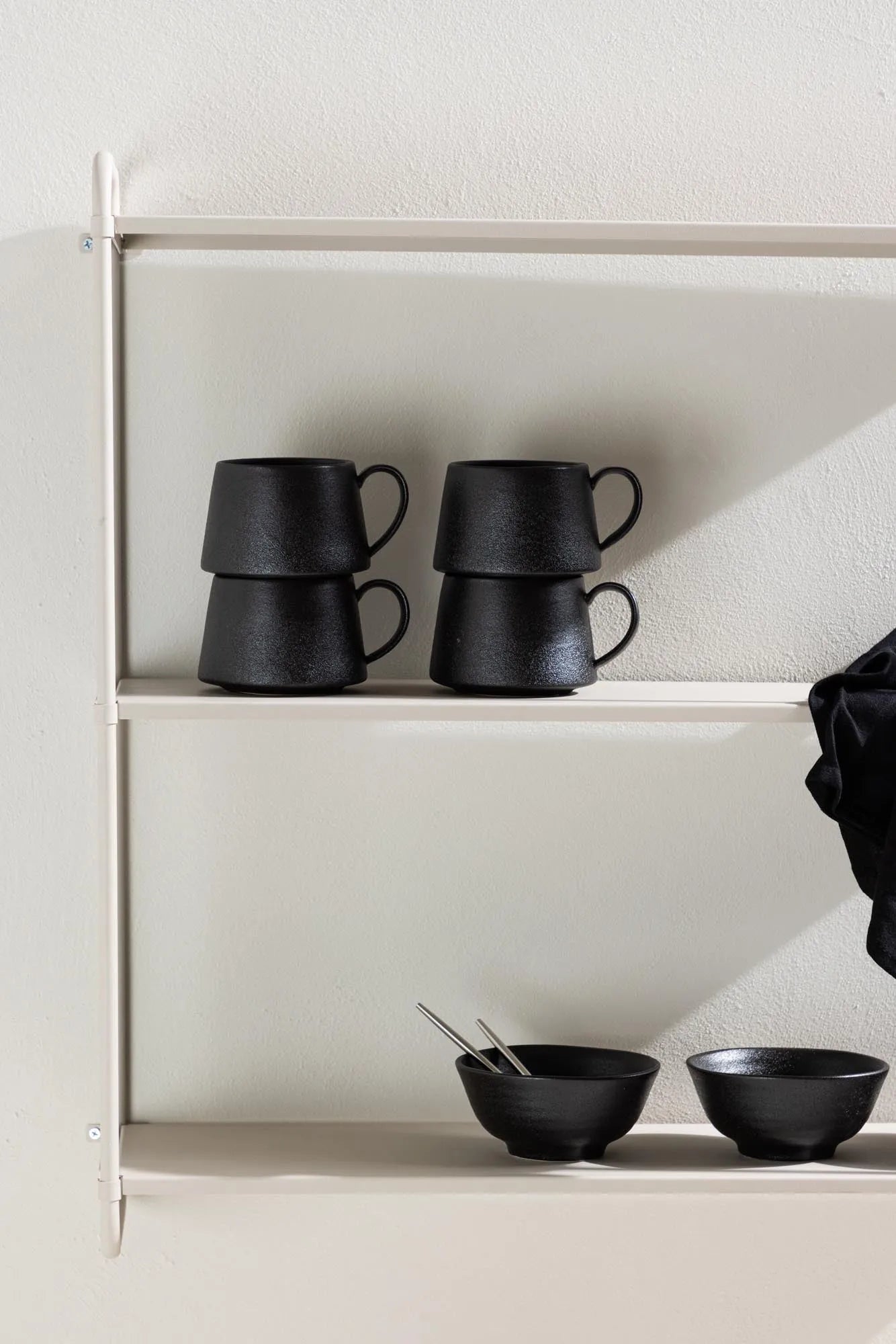 Lyon Regal: Modernes Design trifft auf funktionale Eleganz.