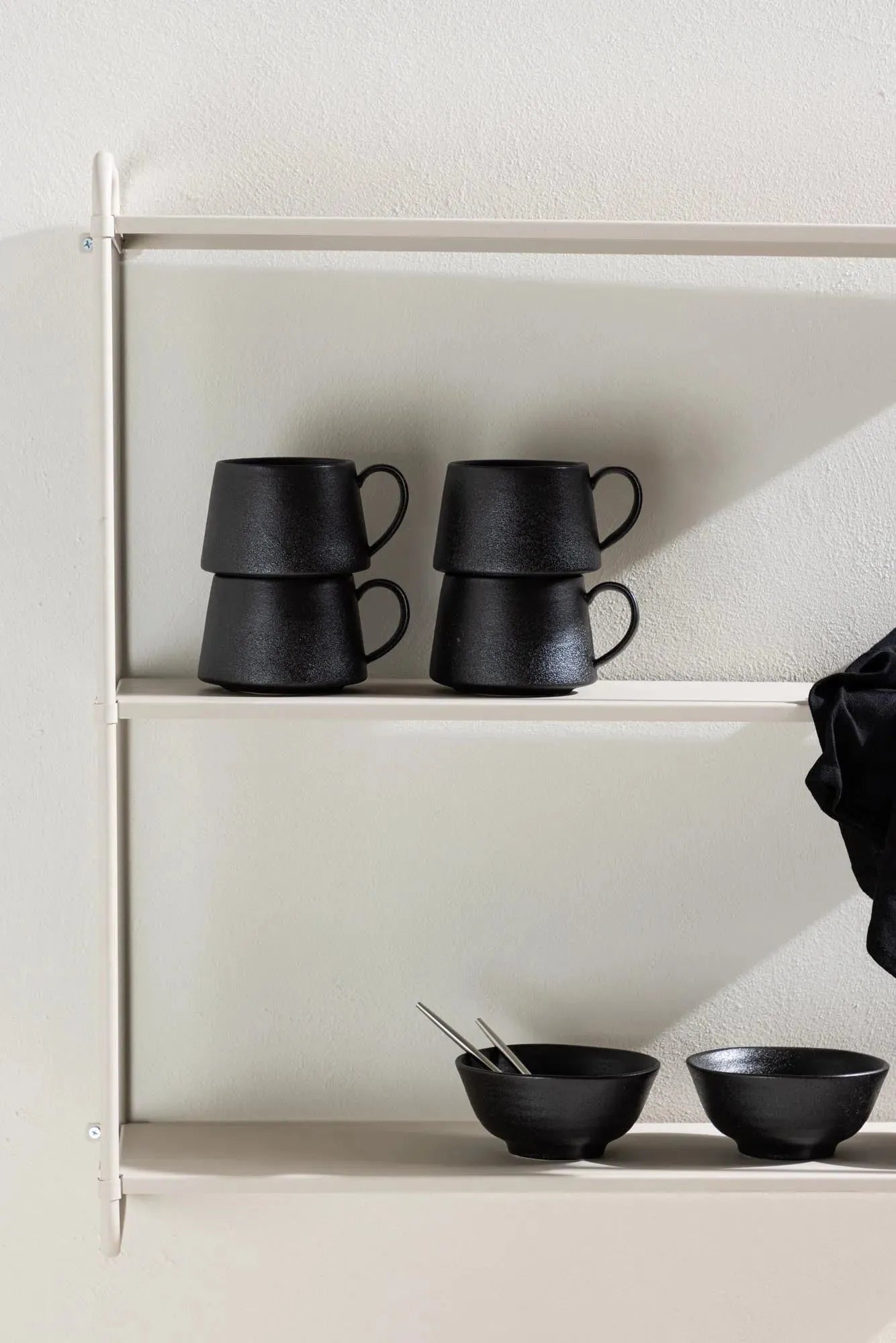 Lyon Regal: Modernes Design trifft auf funktionale Eleganz.