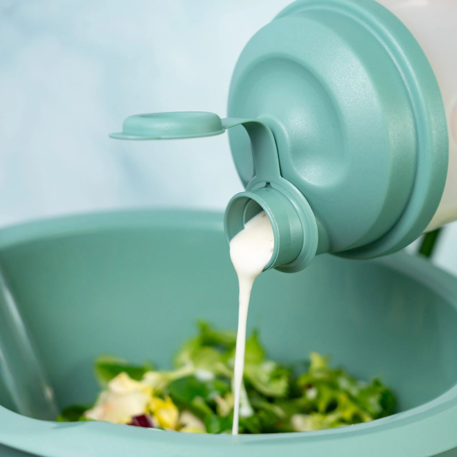 Mixery Dressingshaker 0.5l mint-grün in Grün präsentiert im Onlineshop von KAQTU Design AG. Küchenhelfer ist von Westmark