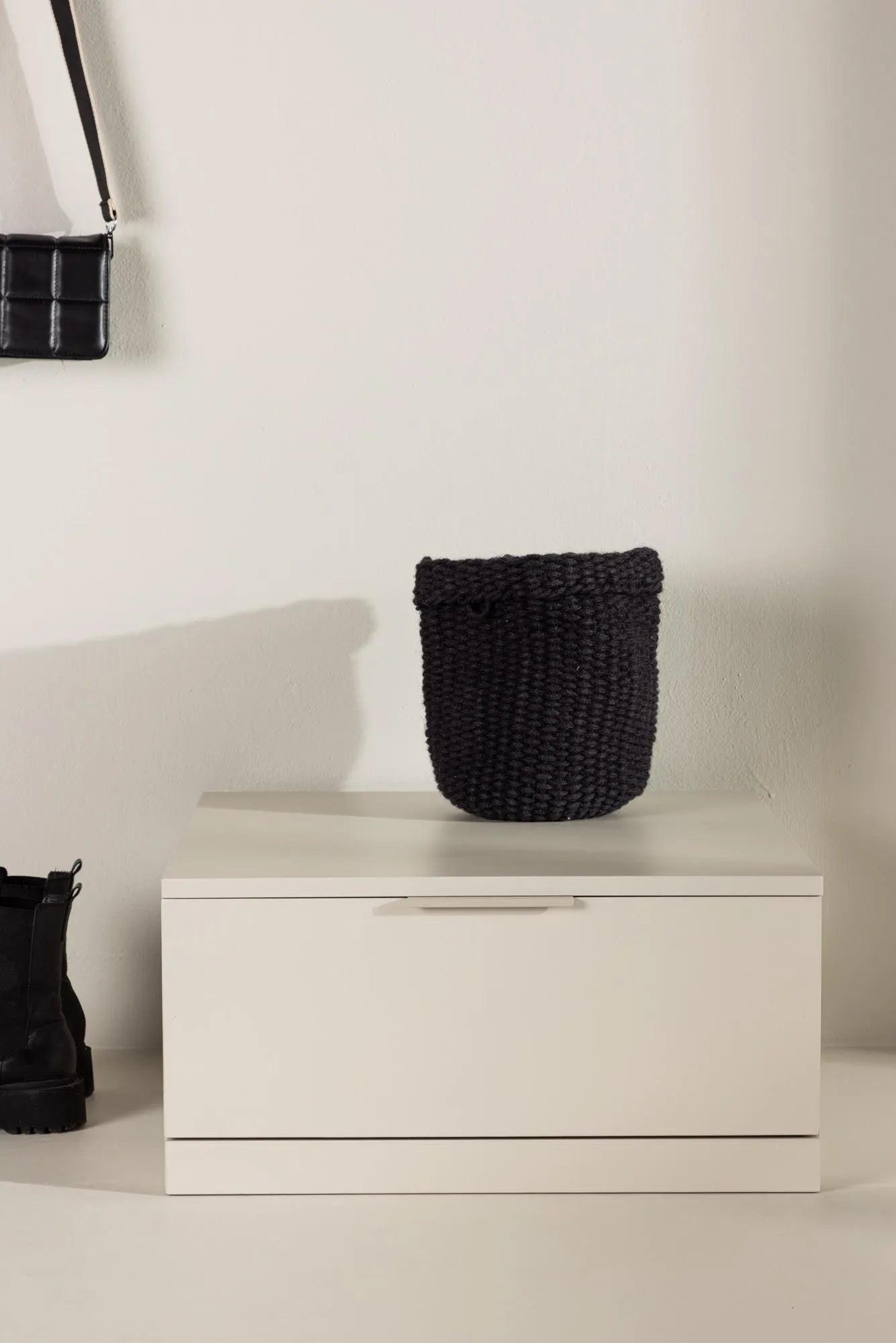 Elegantes Nice Cabinet von Venture Home: Vielseitig und funktional.