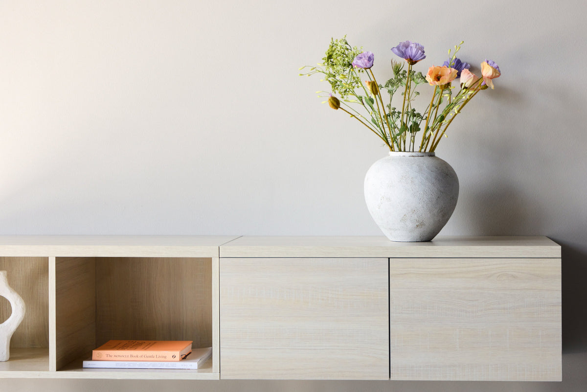 Nomi TV-Sideboard in Whitewash präsentiert im Onlineshop von KAQTU Design AG. TV-Möbel ist von Venture Home