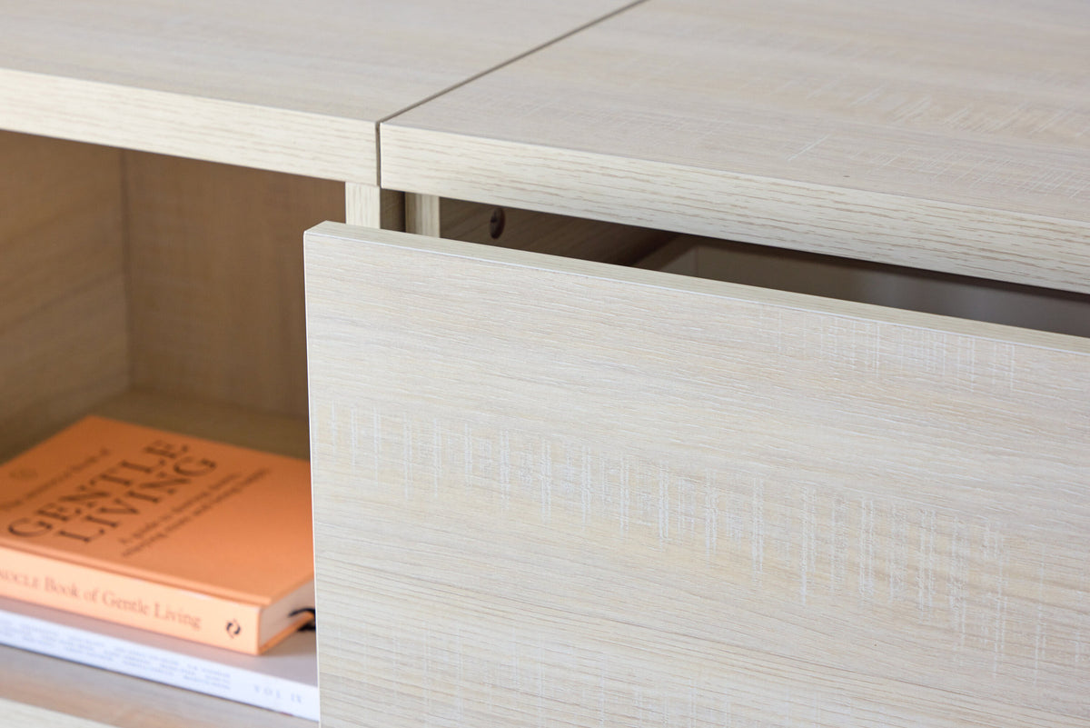 Nomi TV-Sideboard in Whitewash präsentiert im Onlineshop von KAQTU Design AG. TV-Möbel ist von Venture Home