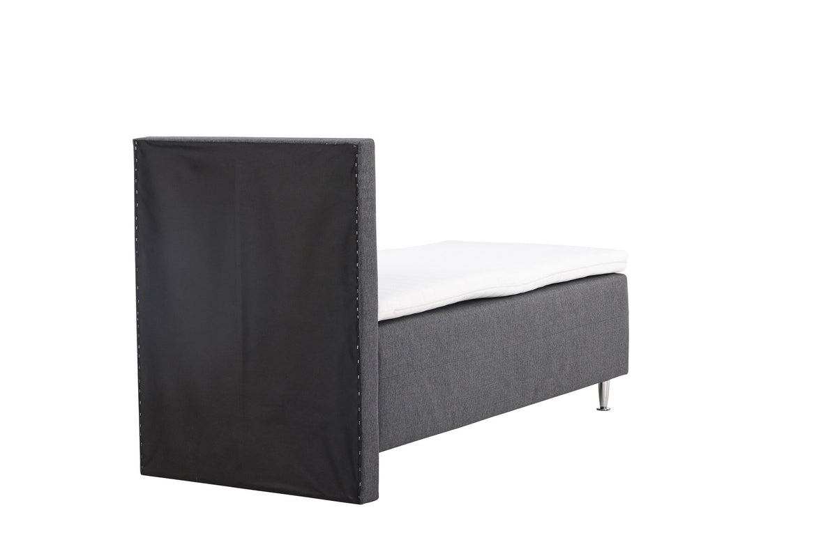 Bett Mesa in Dunkelgrau präsentiert im Onlineshop von KAQTU Design AG. Bett ist von Venture Home