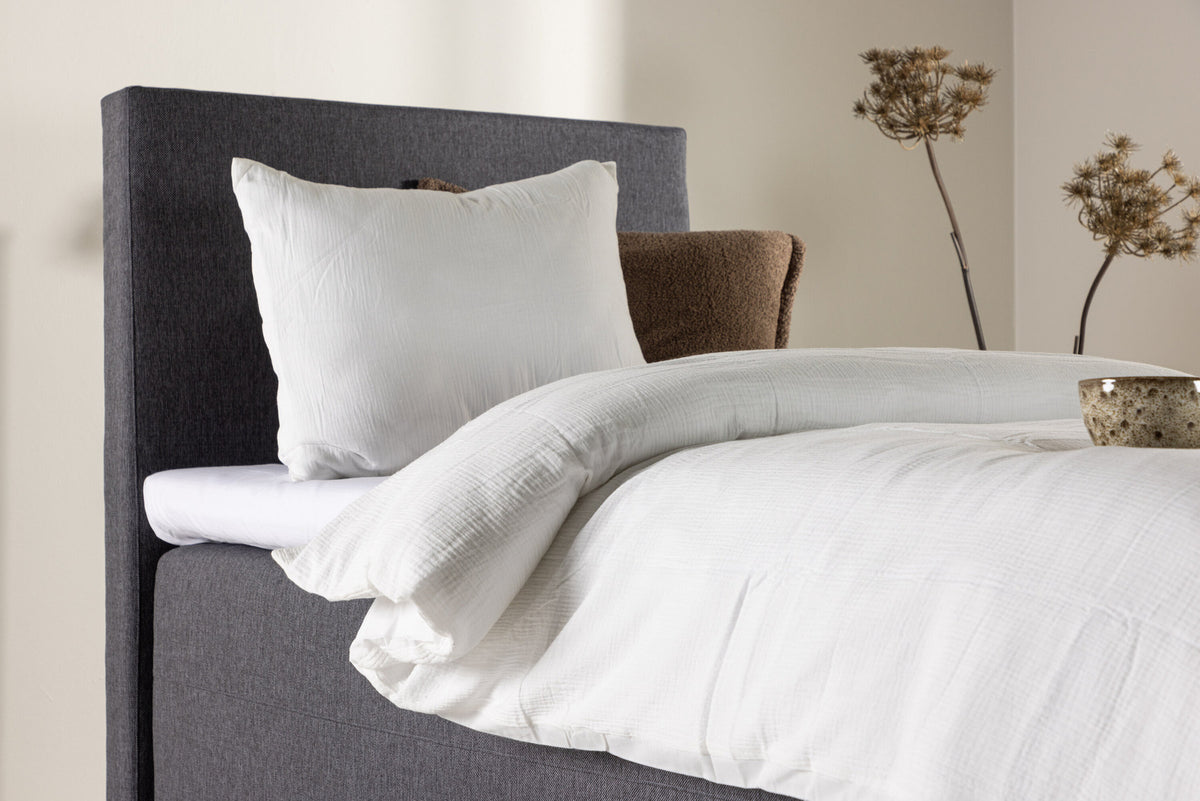 Bett Mesa in Dunkelgrau präsentiert im Onlineshop von KAQTU Design AG. Bett ist von Venture Home