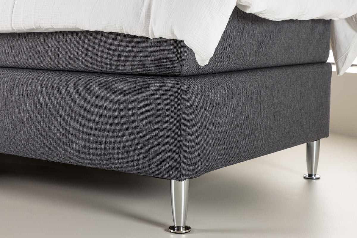 Bett Toledo in Dunkelgrau präsentiert im Onlineshop von KAQTU Design AG. Bett ist von Venture Home