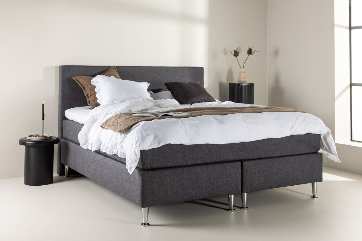 Bett Toledo in Dunkelgrau präsentiert im Onlineshop von KAQTU Design AG. Bett ist von Venture Home