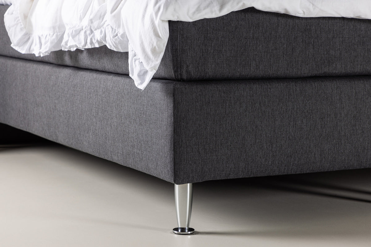 Bett Toledo in Dunkelgrau präsentiert im Onlineshop von KAQTU Design AG. Bett ist von Venture Home