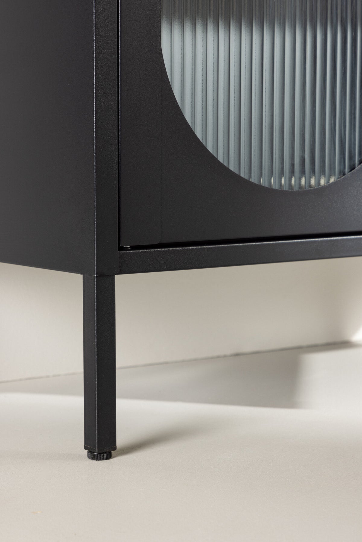 Lima Kabinett in Schwarz präsentiert im Onlineshop von KAQTU Design AG. Cabinet ist von Venture Home
