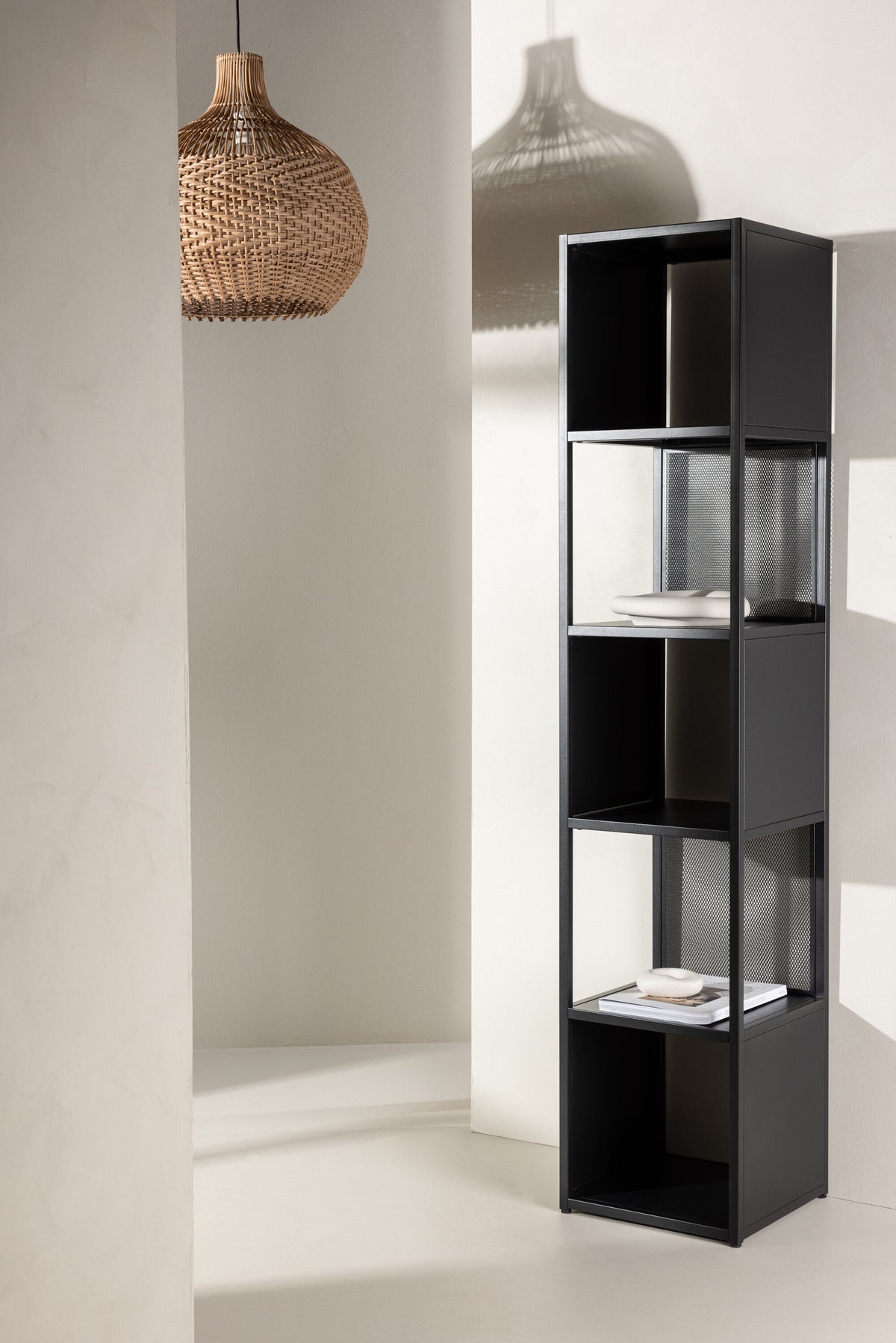 Buenos Aires Regal in Schwarz präsentiert im Onlineshop von KAQTU Design AG. Standregal ist von Venture Home
