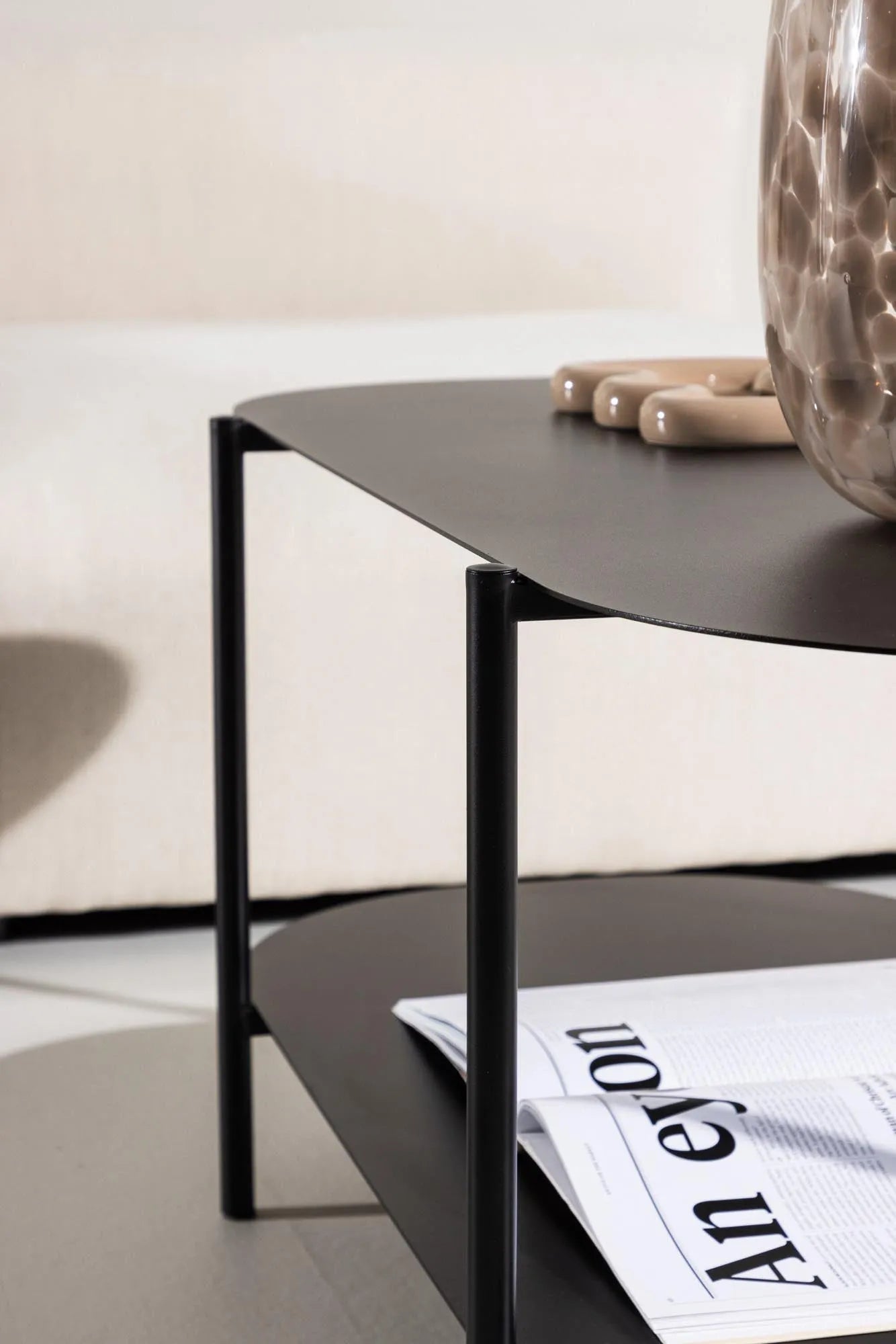 Moderner Recife Sofatisch von Venture Home für stilvolle Räume.