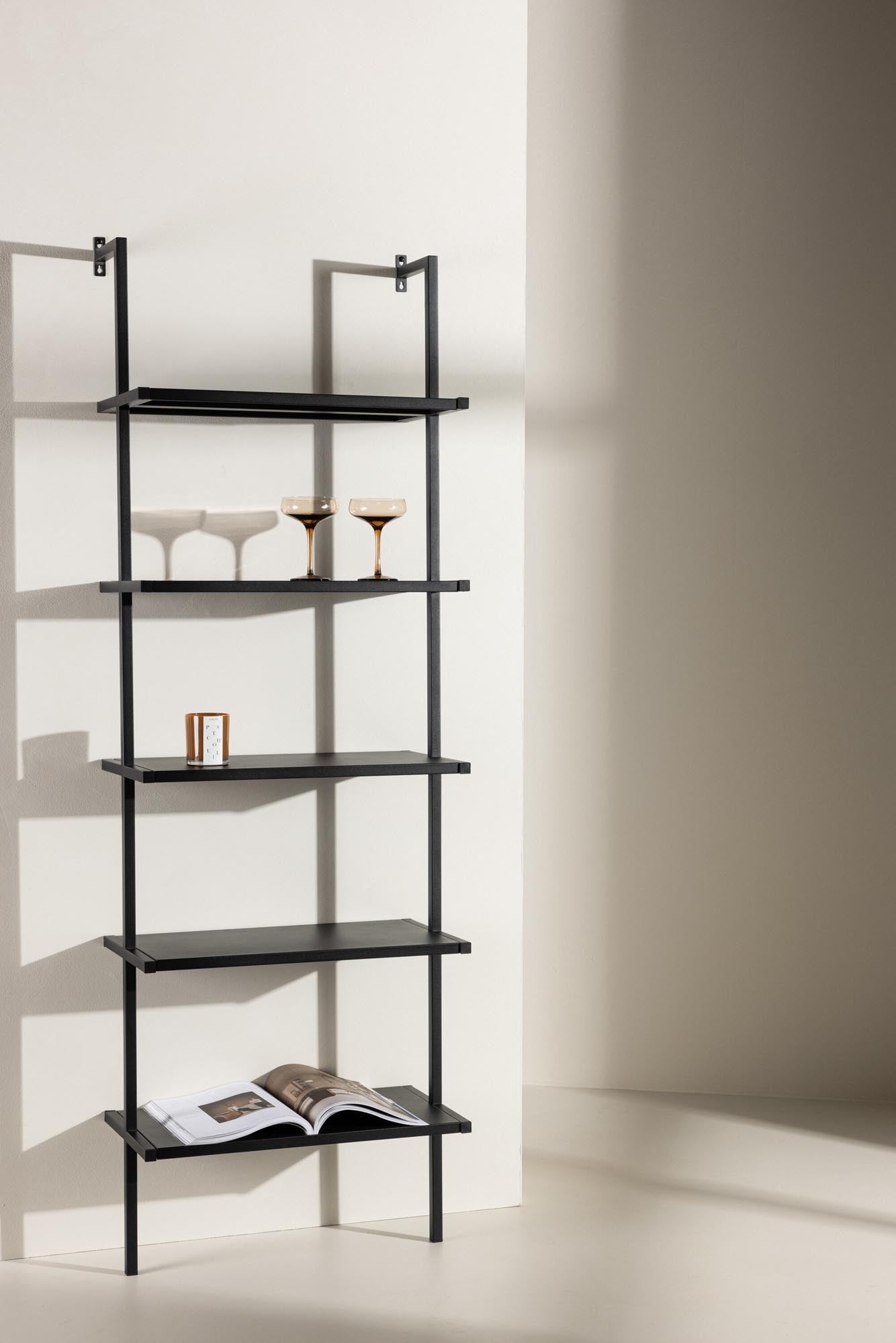 Elegantes Caracas Regal von Venture Home, gefertigt aus pulverbeschichtetem Stahl. Fünf großzügige Ebenen für stilvolle Präsentation und optimale Raumnutzung.