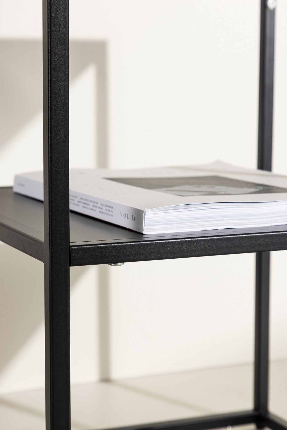 San Paulo Beistelltisch in Schwarz präsentiert im Onlineshop von KAQTU Design AG. Beistelltisch ist von Venture Home