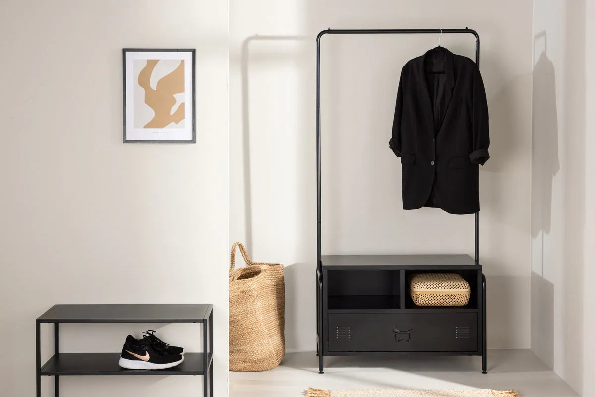 Moderner Quito Aufhänger von Venture Home, ideal für stilvolle Organisation. Perfekt für Flur, Garderobe oder Büro.