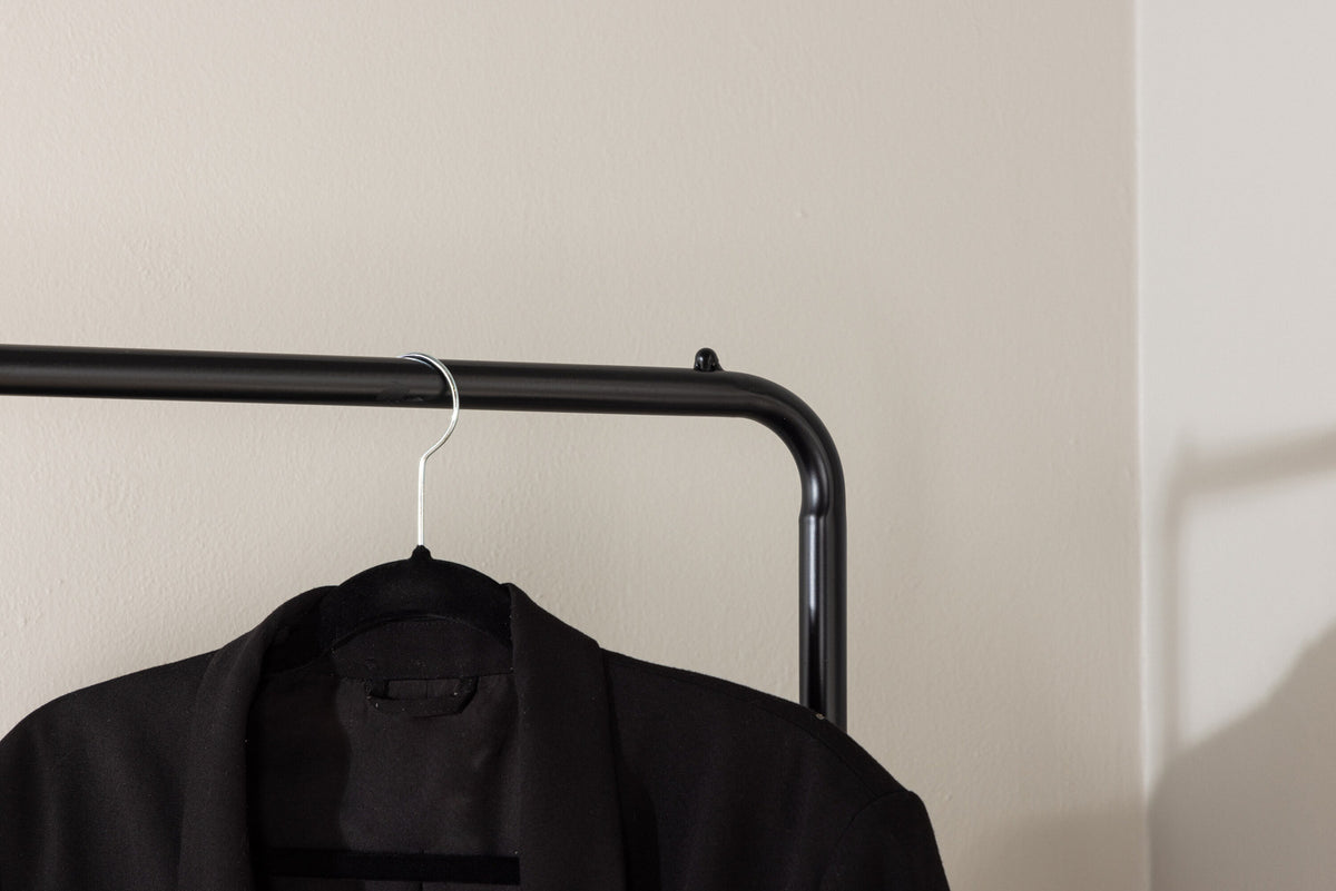 Quito Aufhänger in Schwarz präsentiert im Onlineshop von KAQTU Design AG. Kleiderständer ist von Venture Home