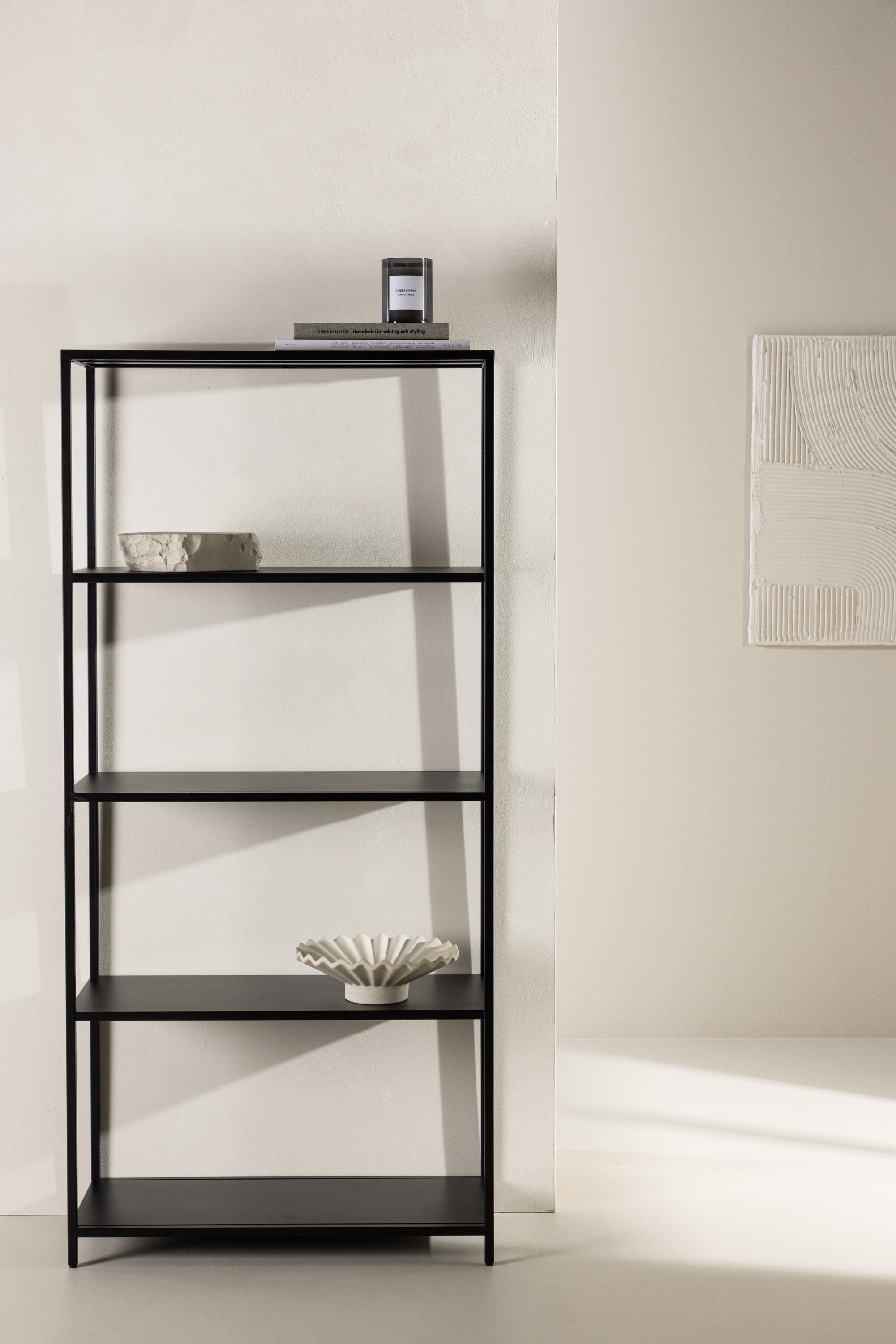 Montevido Regal in Schwarz präsentiert im Onlineshop von KAQTU Design AG. Standregal ist von Venture Home