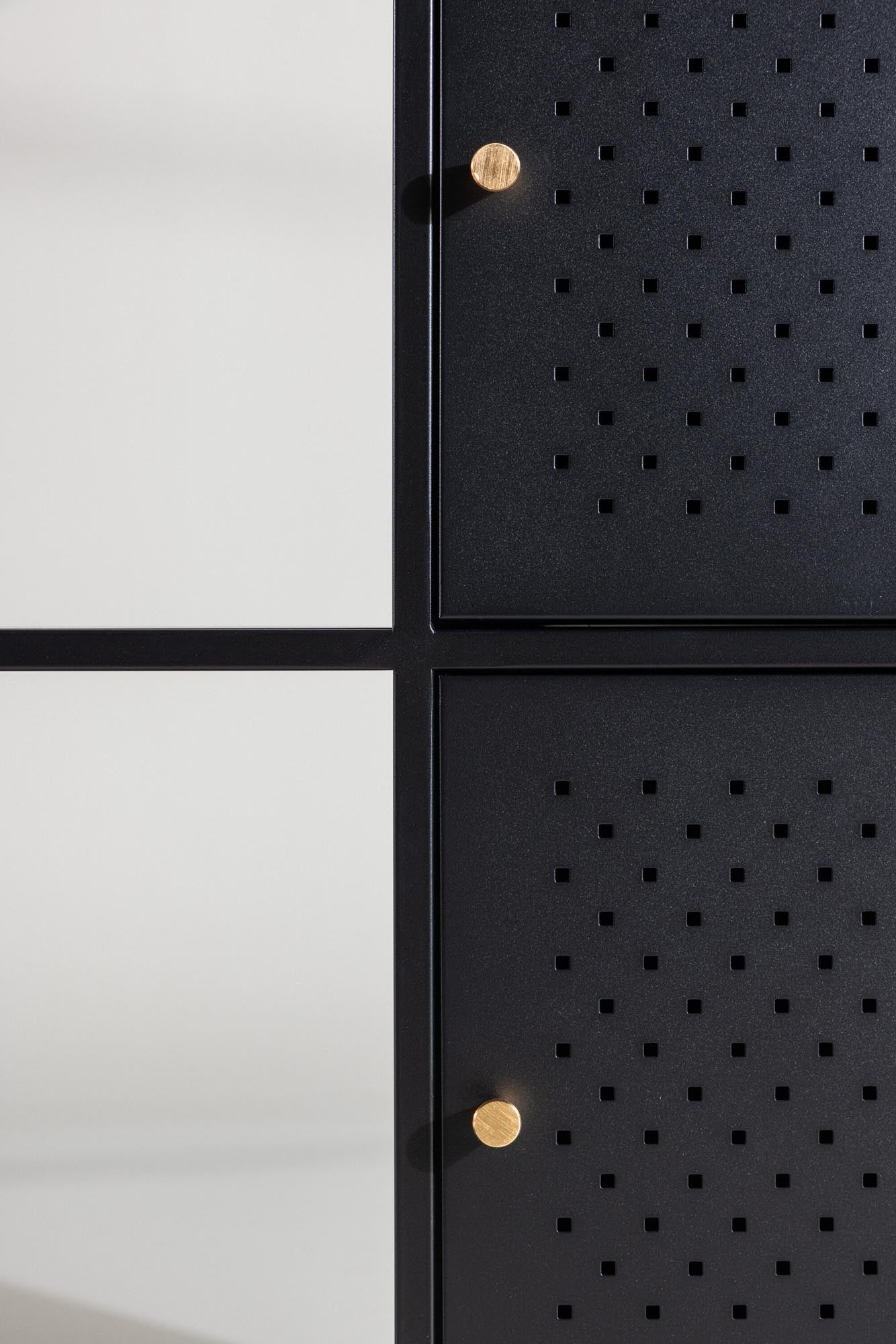 Salta Cabinet: Stilvoller Stauraum aus schwarzem Stahl von Venture Home.