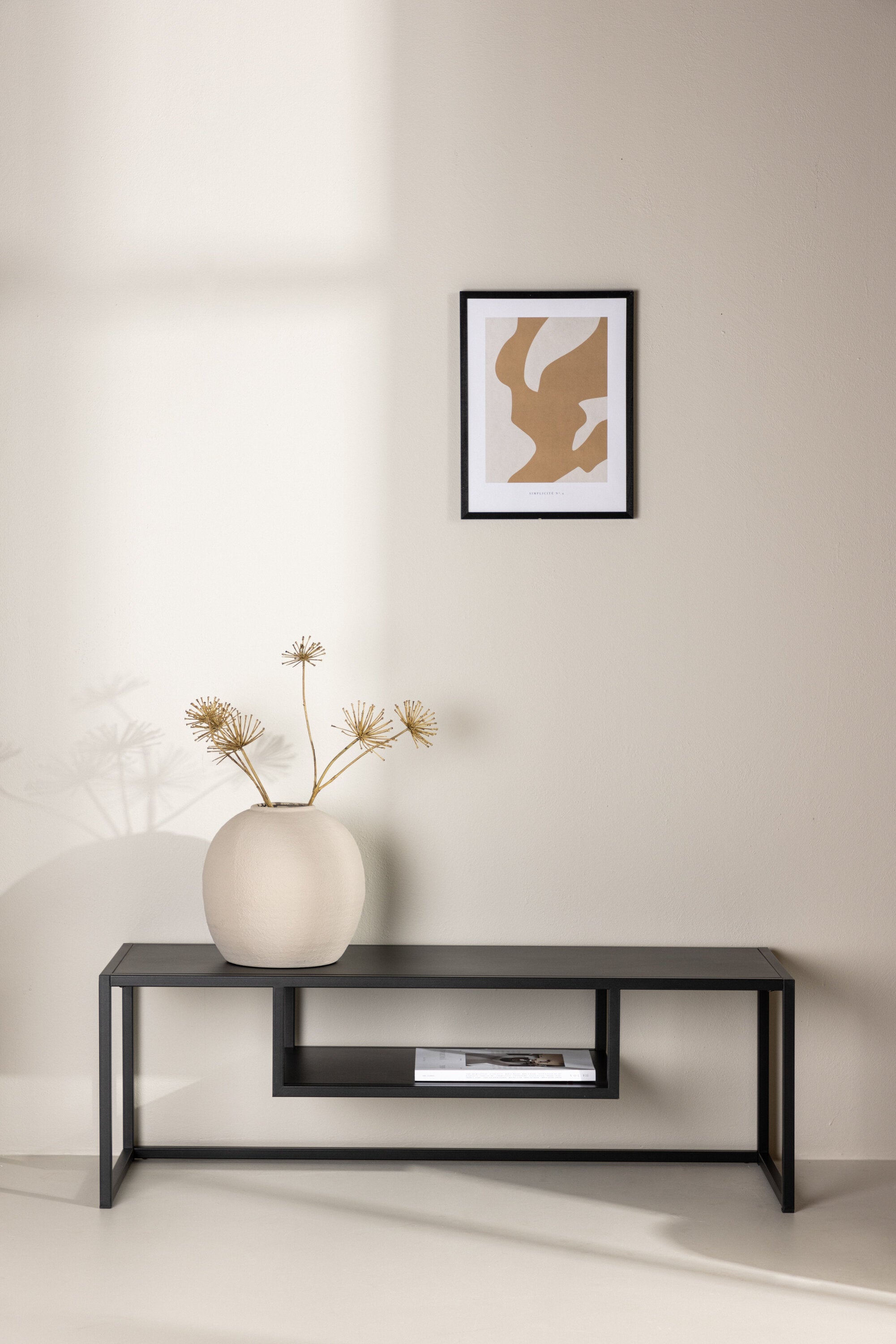 Riverside TV Ständer in Schwarz präsentiert im Onlineshop von KAQTU Design AG. TV-Möbel ist von Venture Home