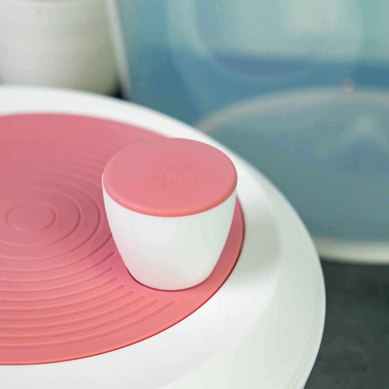 Spinderella Salatschleuder 4.4l rutschfest, rosa in Pink präsentiert im Onlineshop von KAQTU Design AG. Salatzubehör ist von Westmark