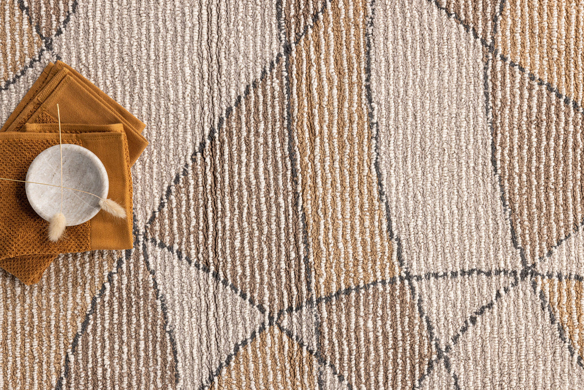 Loui Teppich in Elfenbein präsentiert im Onlineshop von KAQTU Design AG. Teppich ist von Venture Home