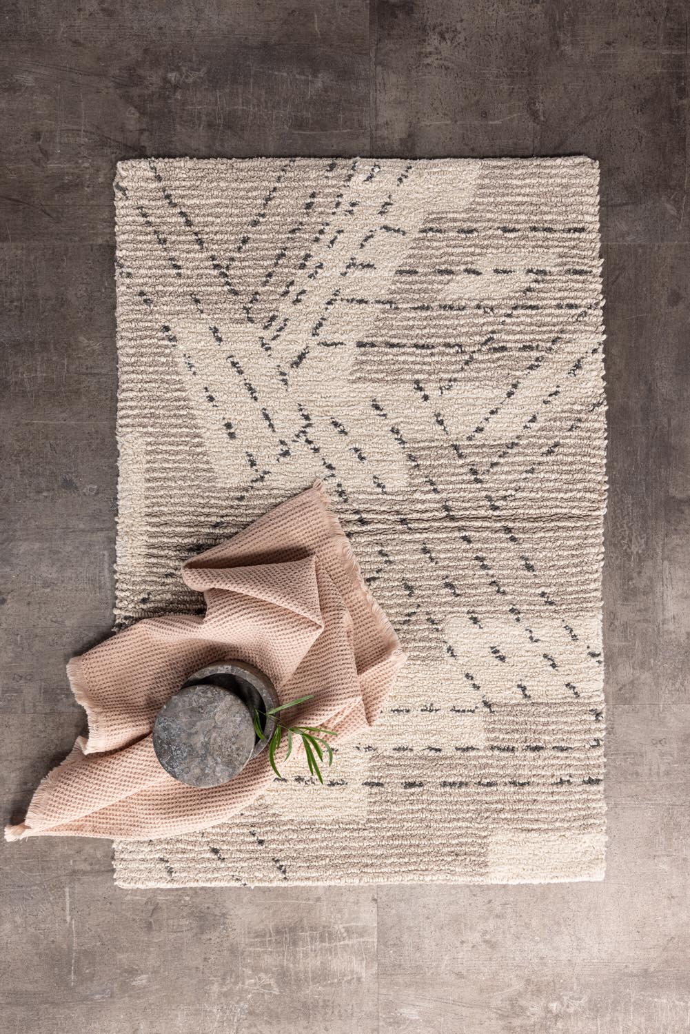 Lorentz Teppich in Greige präsentiert im Onlineshop von KAQTU Design AG. Teppich ist von Venture Home