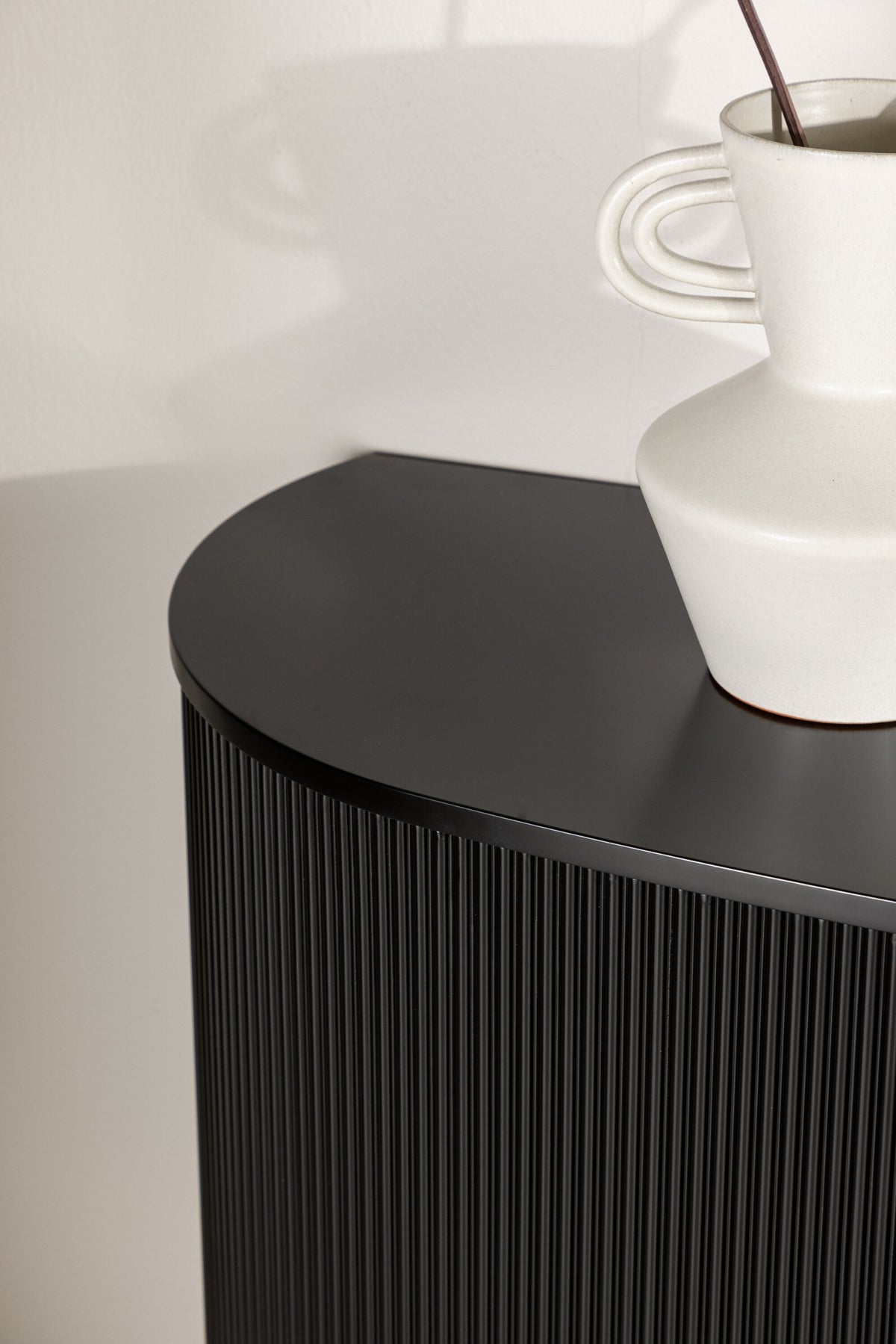 Loca Sideboard in Schwarz präsentiert im Onlineshop von KAQTU Design AG. Sideboard ist von Venture Home