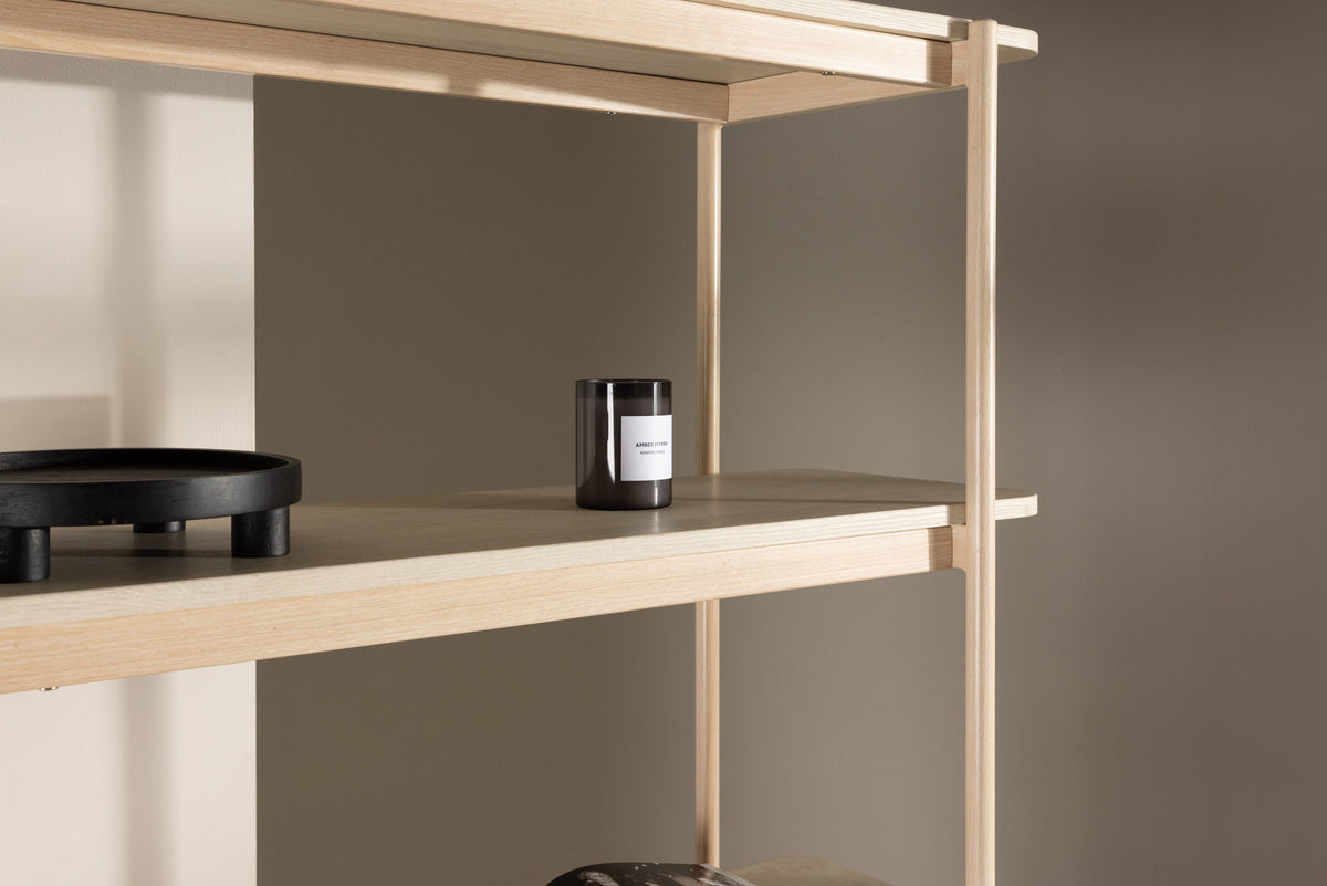 Heim Regal in Tünchen präsentiert im Onlineshop von KAQTU Design AG. Standregal ist von Vind