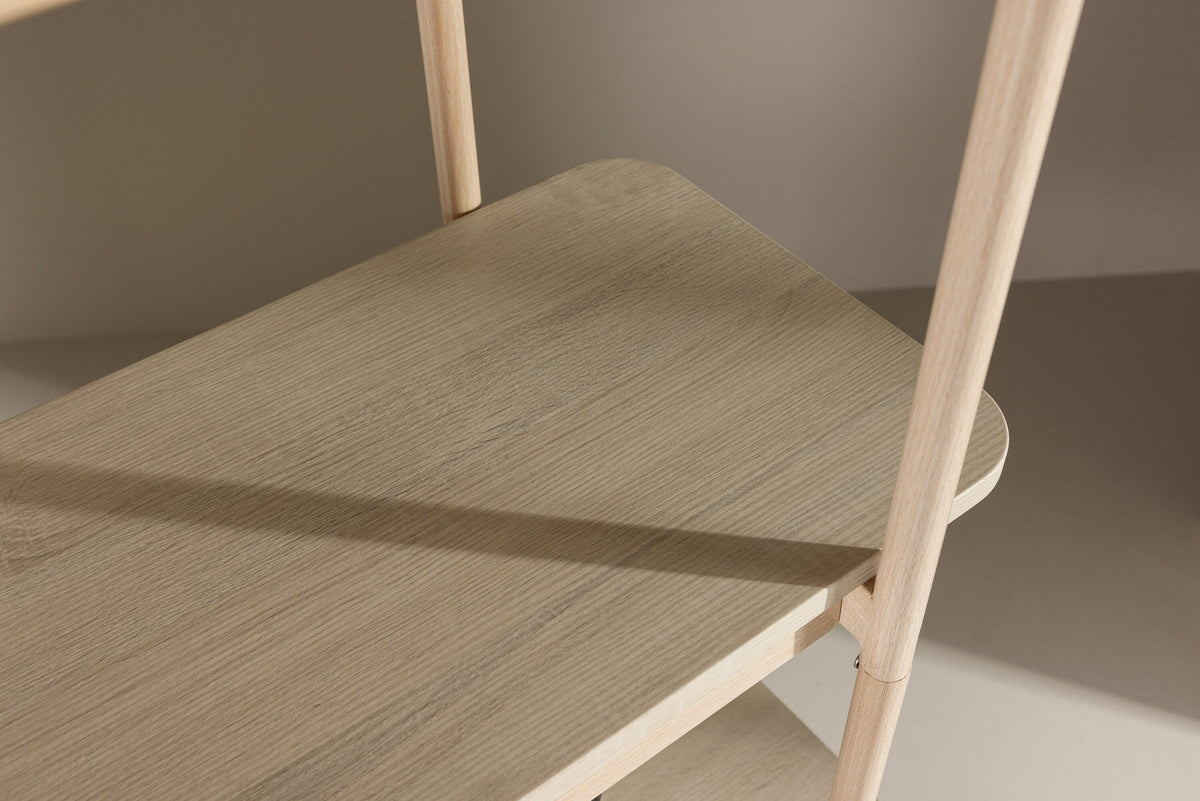 Heim Regal in Tünchen präsentiert im Onlineshop von KAQTU Design AG. Standregal ist von Vind