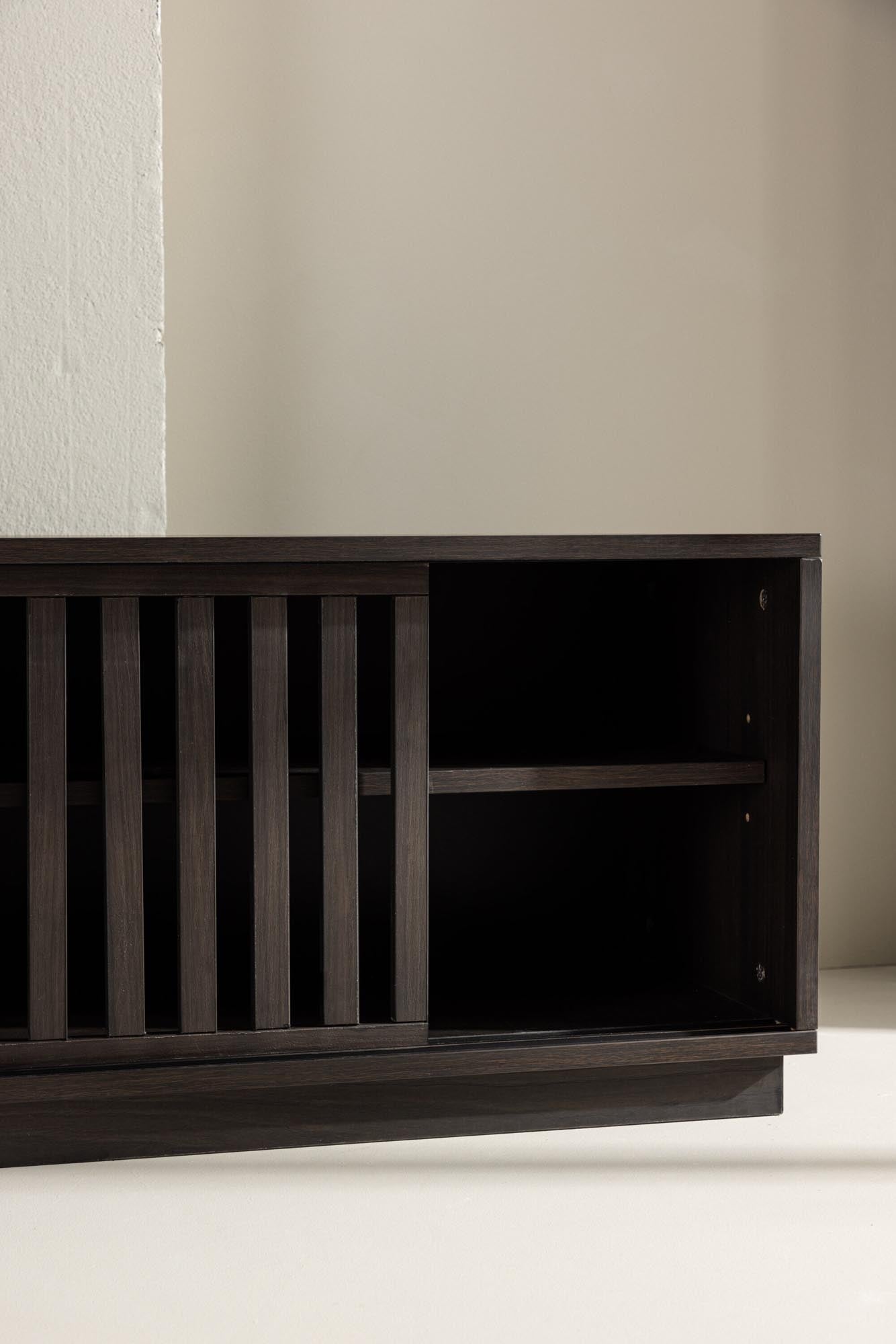 Lugo TV-Sideboard: Modernes Design trifft auf funktionalen Stauraum.