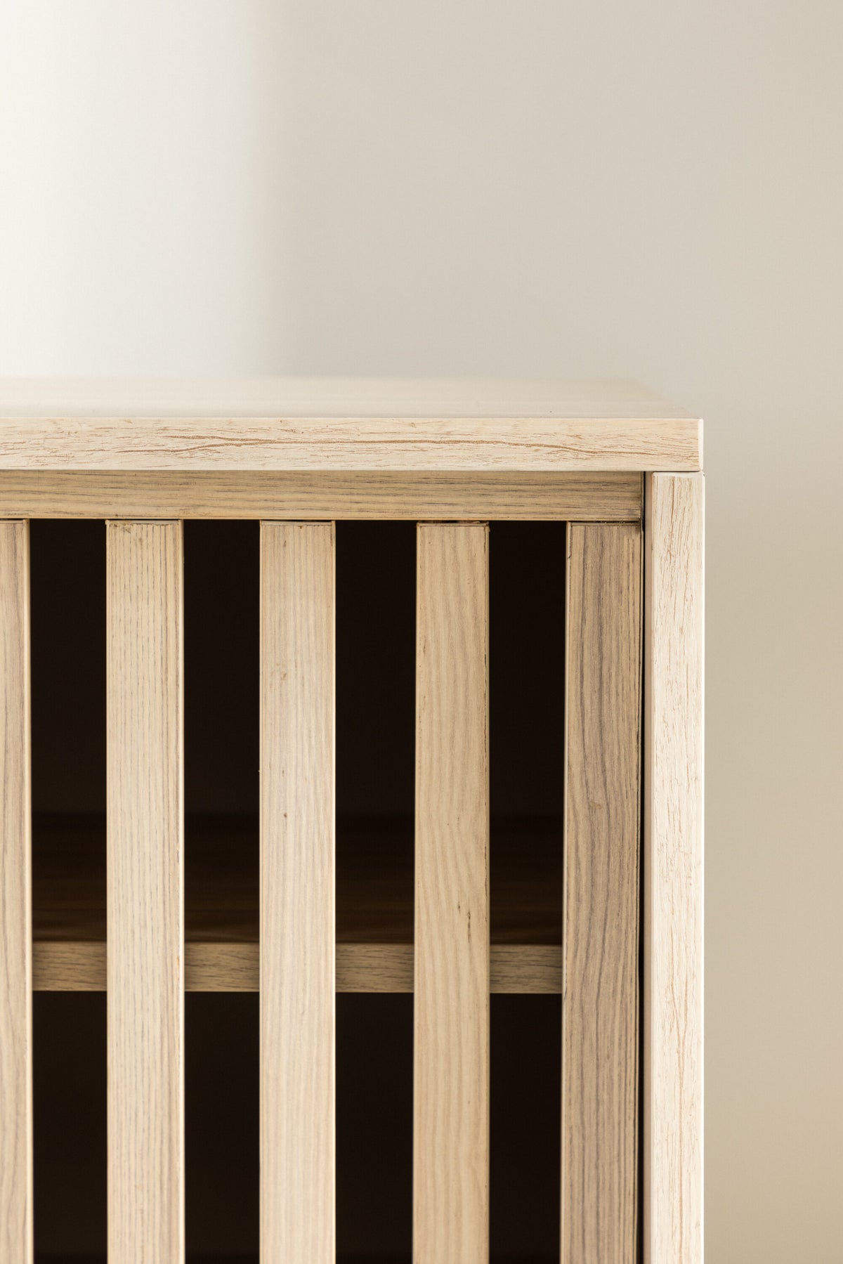 Lugo TV Sideboard in Tünchen präsentiert im Onlineshop von KAQTU Design AG. TV-Möbel ist von Venture Home