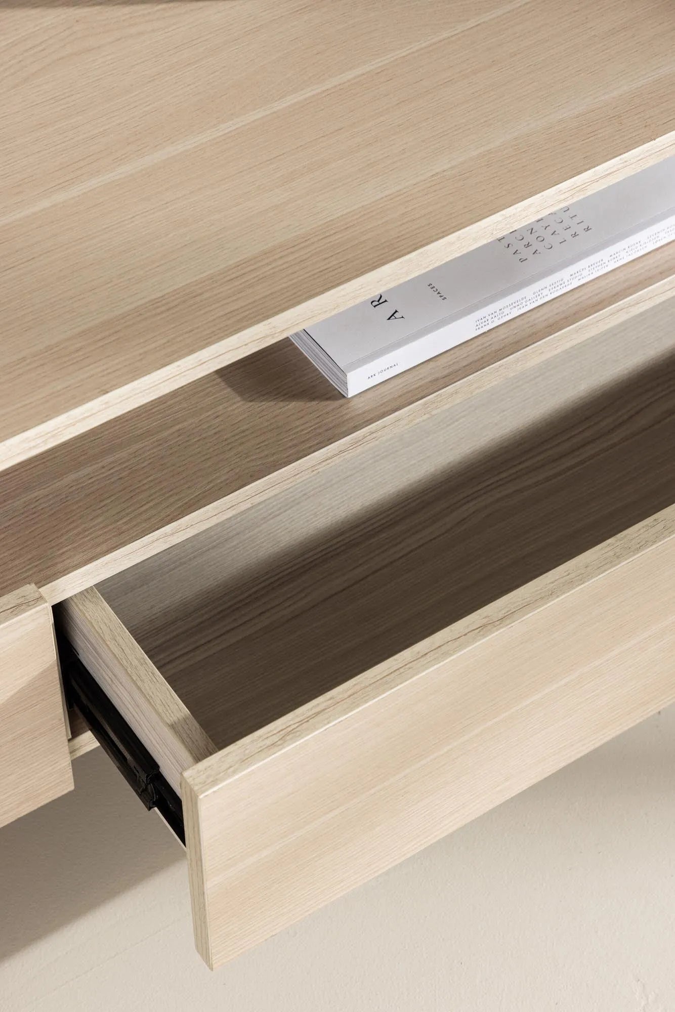 Navarra TV-Sideboard: Modernes Design trifft auf Funktionalität.