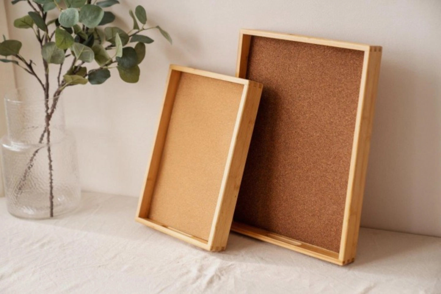 Serviertablett Bambus mit Korkeinlage 33x22cm in Braun präsentiert im Onlineshop von KAQTU Design AG. Tablett ist von Nuts Innovations