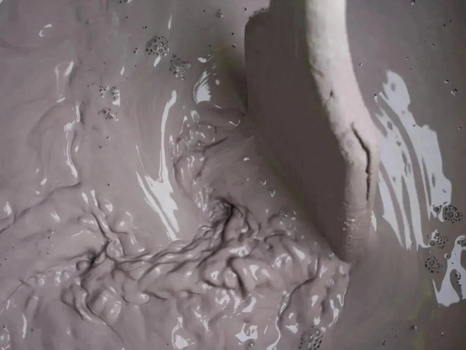 Moderner Dessertteller aus hochwertigem Porzellan, 21,5 cm, in stilvollem Kokos-Alabaster-Weiß, perfekt für elegante Desserts.