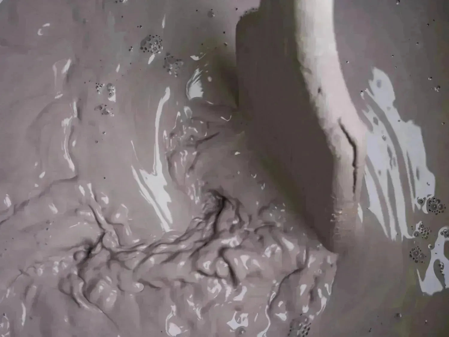 Moderner Dessertteller aus hochwertigem Porzellan, 21,5 cm, in stilvollem Kokos-Alabaster-Weiß, perfekt für elegante Desserts.