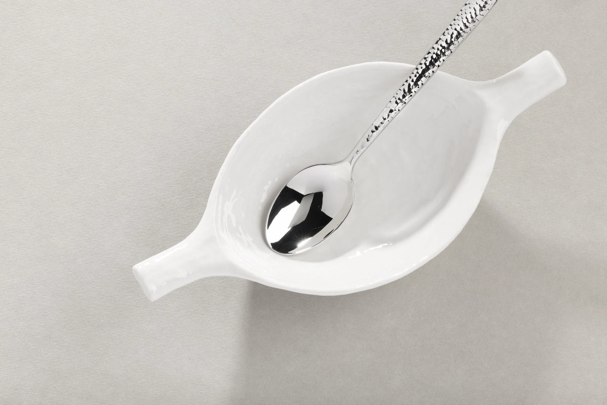 Courchevel Dessertlöffel Edelstahl gehämmert in Silber präsentiert im Onlineshop von KAQTU Design AG. Besteck ist von Revol