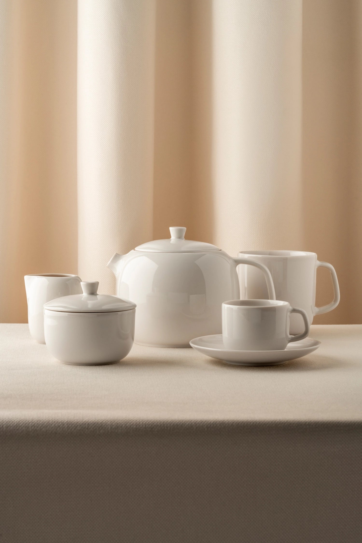 Elegante Madeleine Schale in alabasterweiß, ideal für Desserts oder Snacks. Durchmesser 9 cm, Höhe 5,2 cm – ein zeitloses Design für jeden Tisch.