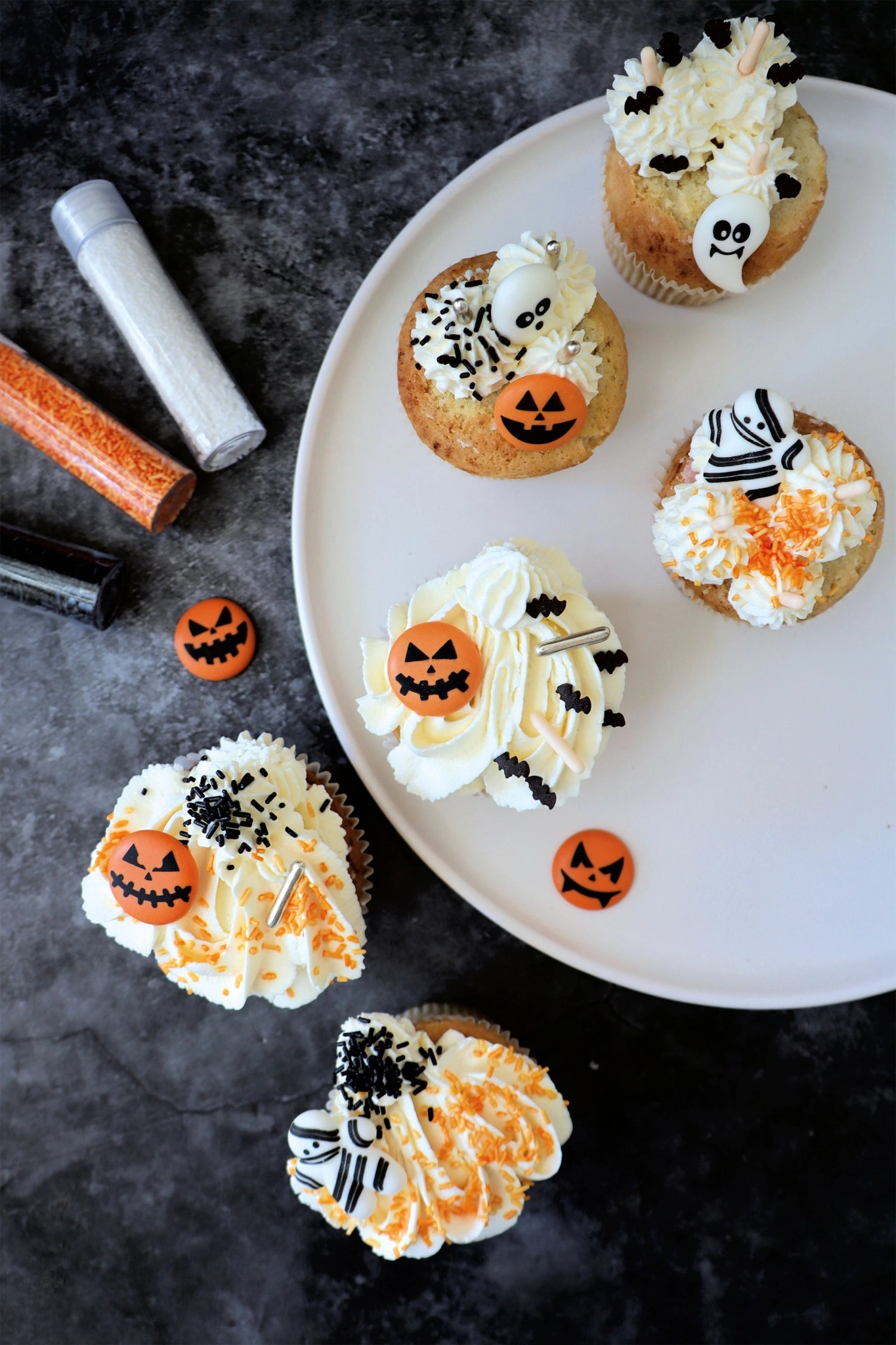 Bunte Halloween-Zuckerstreusel, 42g, ideal für die kreative Dekoration von Desserts und Snacks zu Halloween.