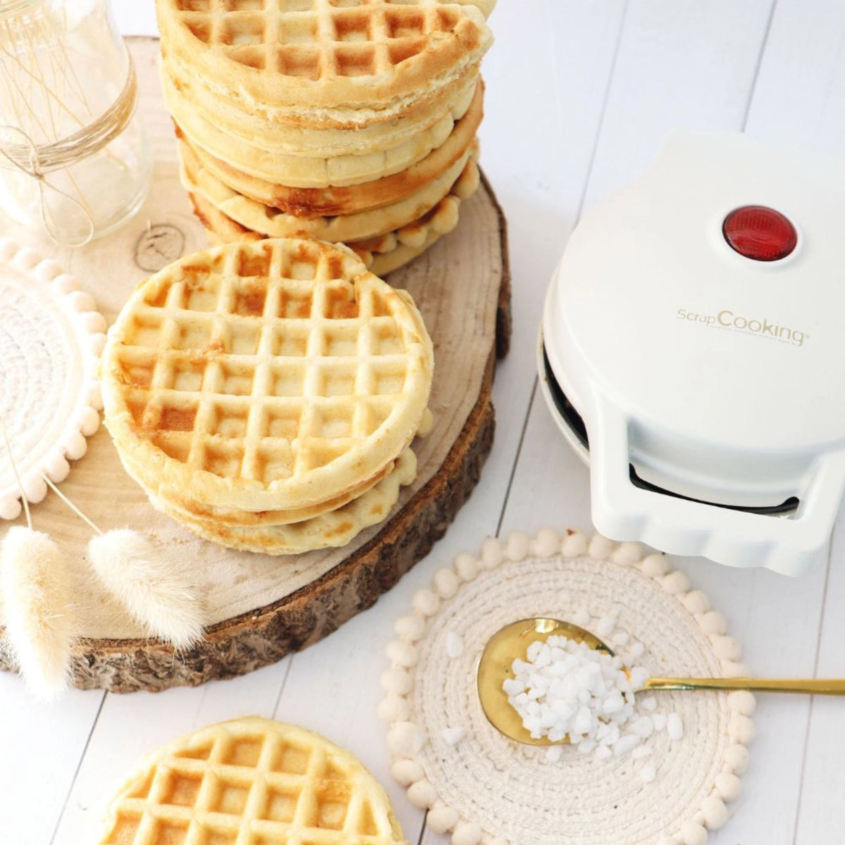 Waffeleisen Mini Factory Classic in Weiss präsentiert im Onlineshop von KAQTU Design AG. Küchengerät ist von Scrap Cooking