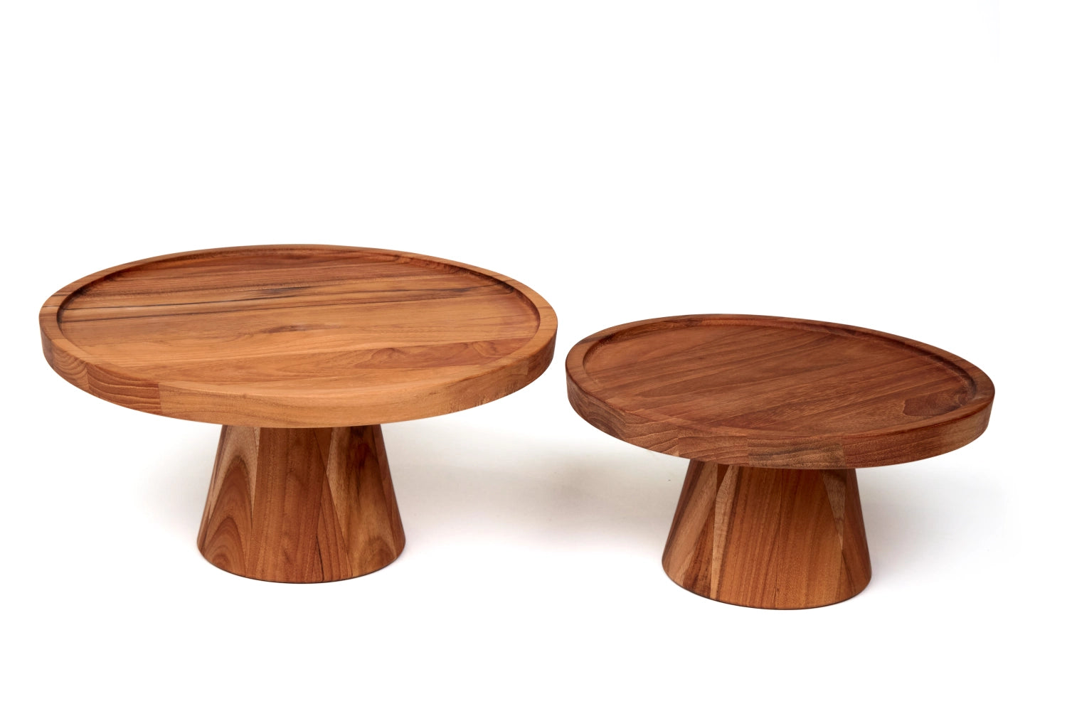 Bistro Tortenplatte M D29cm H12cm in Braun präsentiert im Onlineshop von KAQTU Design AG. Teller ist von Teak Haus