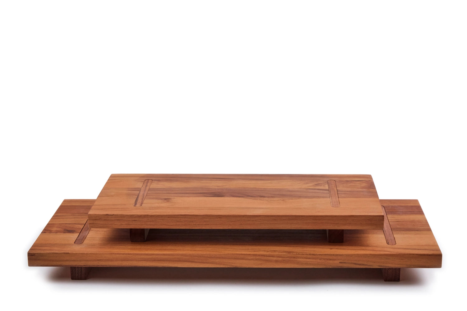 Bistro Servierplatte 53x22x4.6cm mit Füssen M in Braun präsentiert im Onlineshop von KAQTU Design AG. Tablett ist von Teak Haus