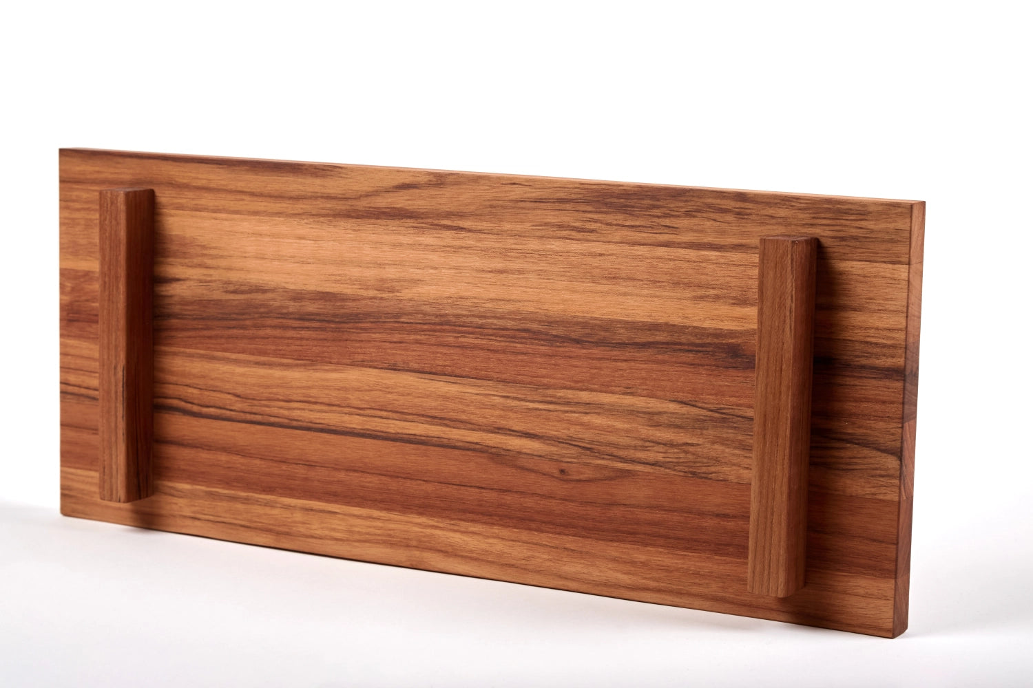 Bistro Servierplatte 38x18x4.6cm mit Füssen S in Braun präsentiert im Onlineshop von KAQTU Design AG. Tablett ist von Teak Haus
