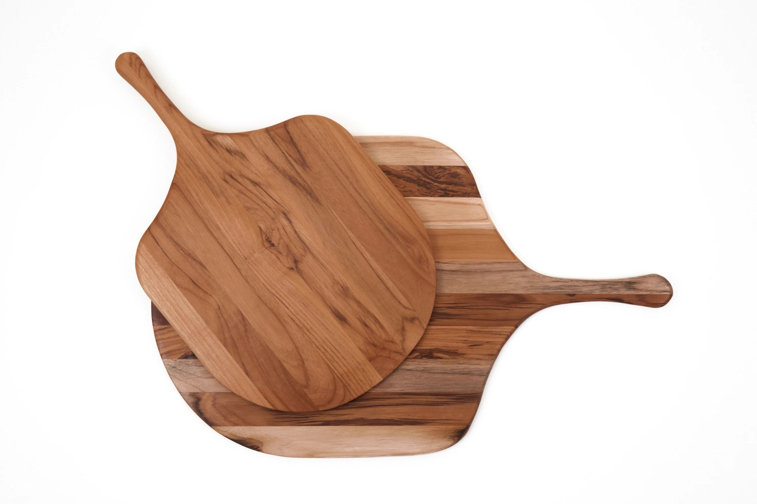 Canoe Servierbrett Pizza S 43x25.5x1.5cm mit Griff in Braun präsentiert im Onlineshop von KAQTU Design AG. Schneidbrett ist von Teak Haus