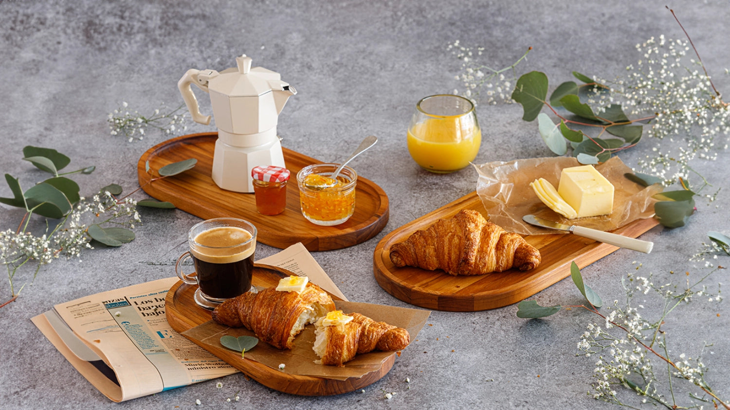 Essential Serviertablett oval M 35x18x2cm mit Rand in Braun präsentiert im Onlineshop von KAQTU Design AG. Tablett ist von Teak Haus