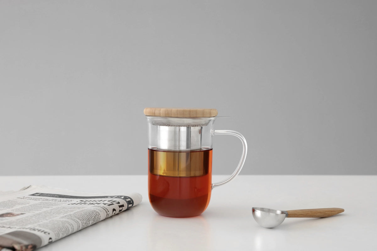 Minima Balance Teetasse mit Sieb 500ml in Weiss präsentiert im Onlineshop von KAQTU Design AG. Tasse ist von Viva