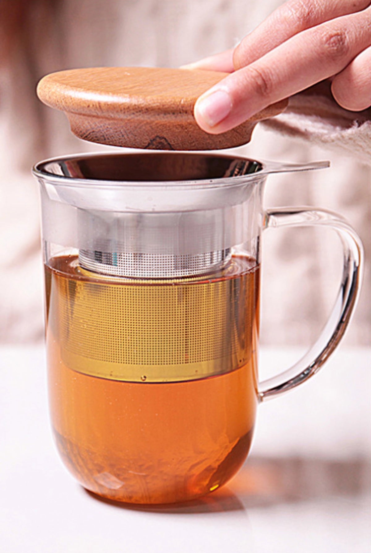 Minima Balance Teetasse mit Sieb 500ml in Weiss präsentiert im Onlineshop von KAQTU Design AG. Tasse ist von Viva